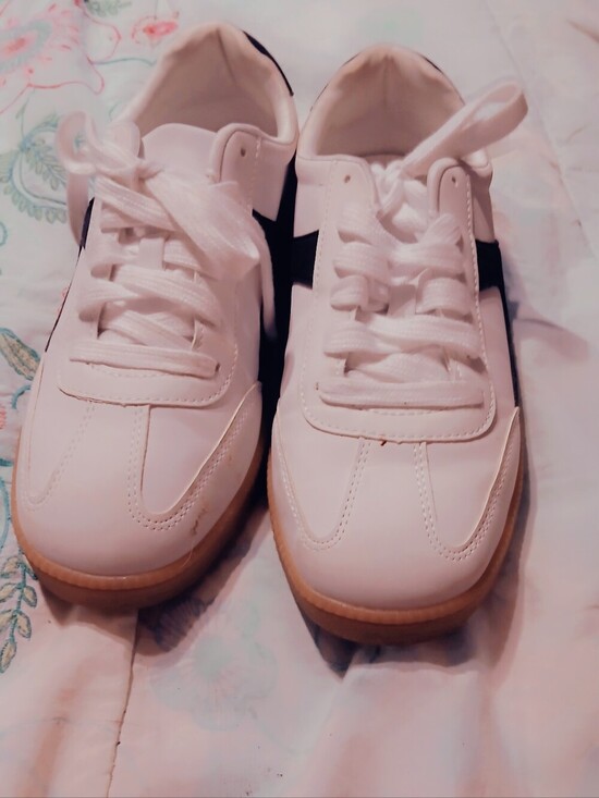 No Boundaries Shoes - No Boundaries Ladies White Leather Sneakers with Black Side Stripe. Size 9.5